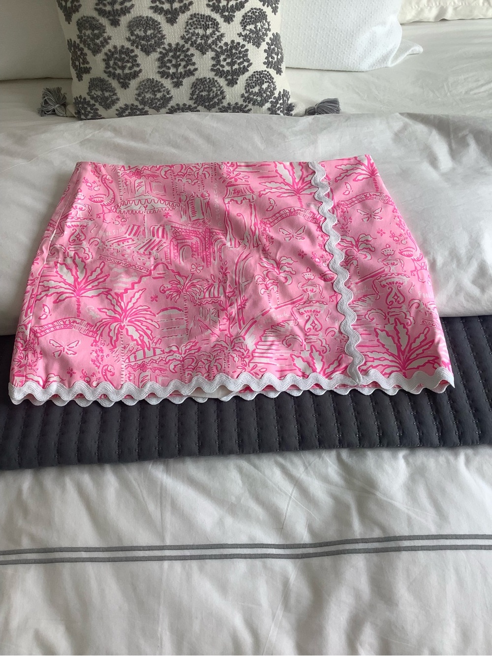 Lilly Pulitzer Pink Printed Mini Skirt with White Scallop Trim